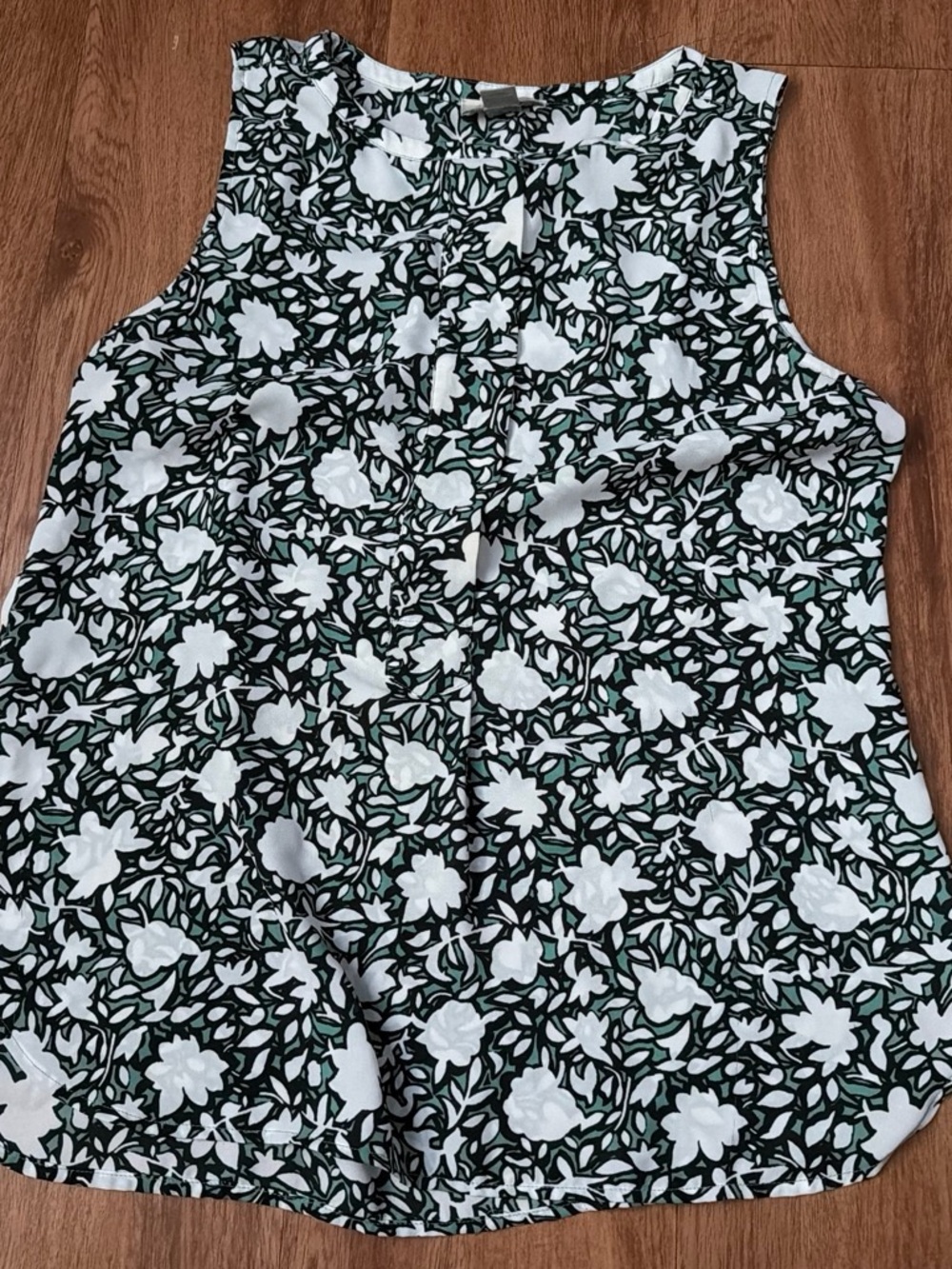 LOFT Black and White Floral Sleeveless Camisole